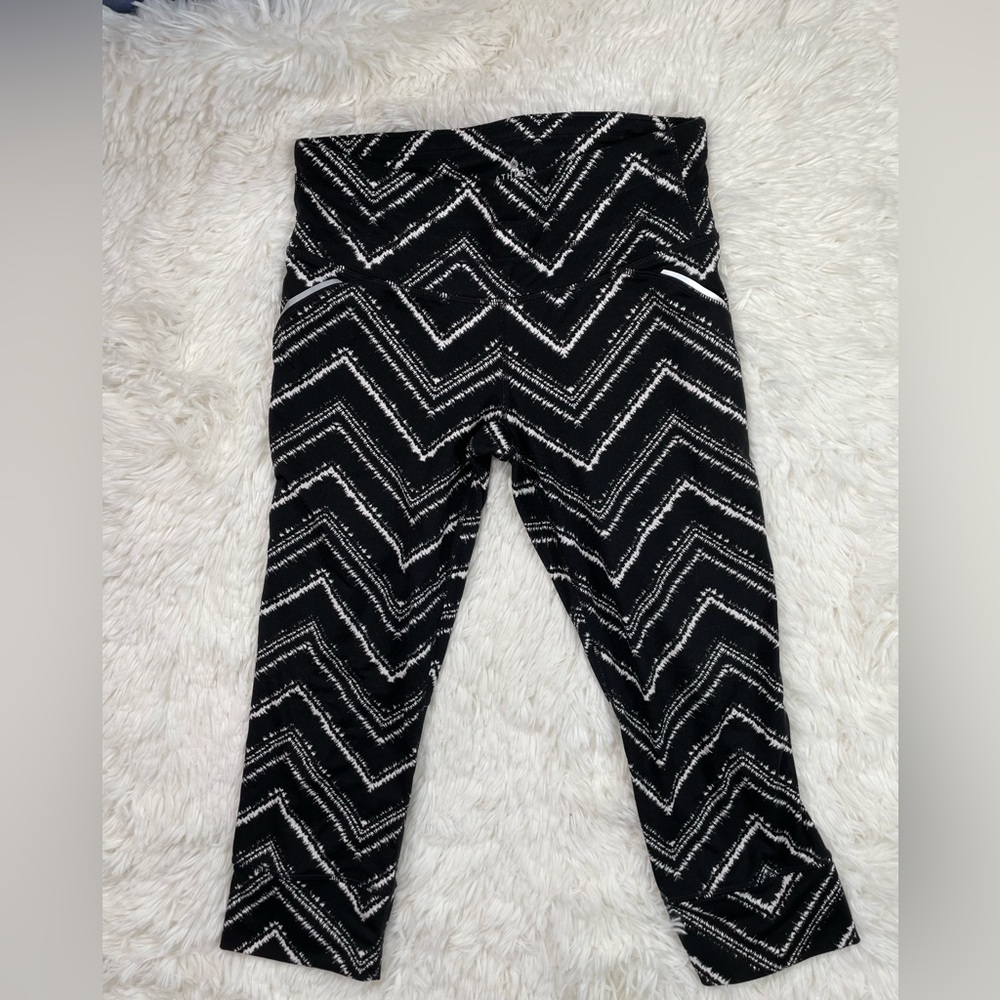 Athleta Womens Zig Zag Relay Capri Cropped Workout Gym Leggings size S